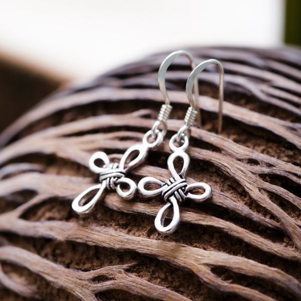 SUVANI Oxidized Sterling Silver Celtic Knot Cross Dangle Hook
