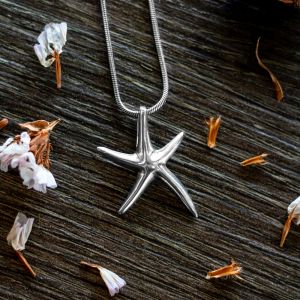SUVANI Sterling Silver Beautiful Starfish Pendant Necklace, 18 inch Snake Chain