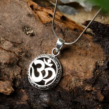 SUVANI Sterling Silver 21 mm Celtic Aum Om Ohm Sanskrit Symbol Yoga Charm Pendant Necklace 18''